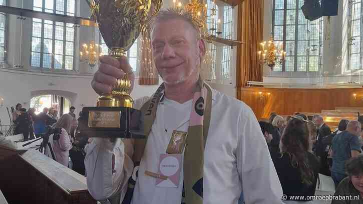 Harrie (61) worstelde met lezen en schrijven, nu is hij een 'taalheld'