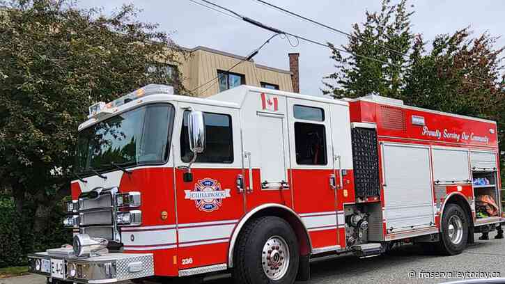 Off-duty Chilliwack firefighter pitches in to stop garage fire at Chilliwack home from spreading