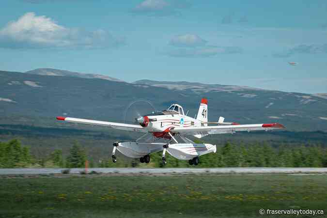 Weather helping keep wildfire away from N.W.T community as residents remain out
