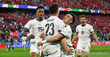 Zwitserland dankzij prachtgoal Xherdan Shaqiri naast Schotland én zeer dicht bij plek in achtste finale EK