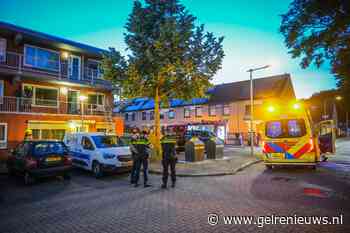 Brandweer haalt bewoner uit brandende woning