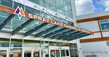 Calgarians invited to Cochrane recreation centre amid water restrictions