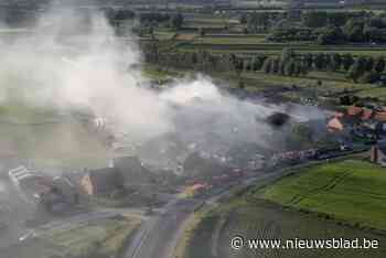 Schuur van landbouwer volledig uitgebrand: brandweer heeft de hele nacht moeten blussen
