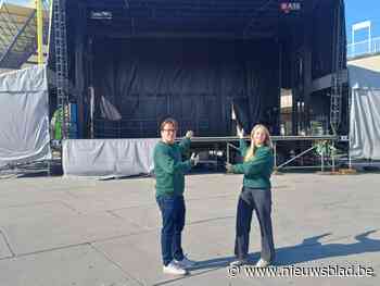 Jonge horeca-uitbaters trakteren bewoners woonzorgcentrum tijdens Roeselswing