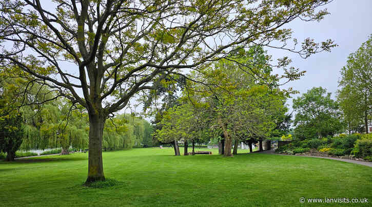 London’s Pocket Parks: Radnor Gardens, TW1