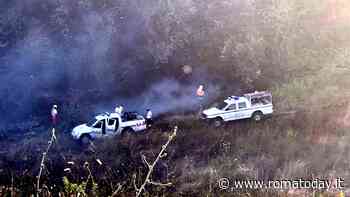 Incendio a Vigne Nuove, fiamme minacciano asilo e distributore di benzina. Evacuati bambini e maestre