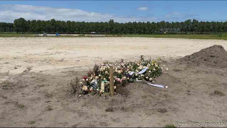 Almere - Grote verbazing over graf op braakliggend terrein Almere Oosterwold