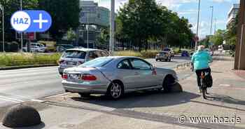 Hannover: Unfallauto blockiert seit Tagen Radweg - und wird nicht abgeschleppt