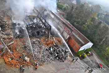 Twaalf jaar na brand in ‘het pelsfabriek’ in Beerzel: onderzoek wijst op verhoogde PFAS-waarden in grondwater