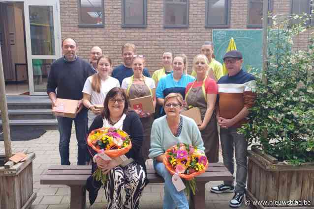 Internaat Noord en Barnum zetten Martine en Janique in de bloemetjes: “Jullie hielden 34 jaar lang de schoolgebouwen proper”