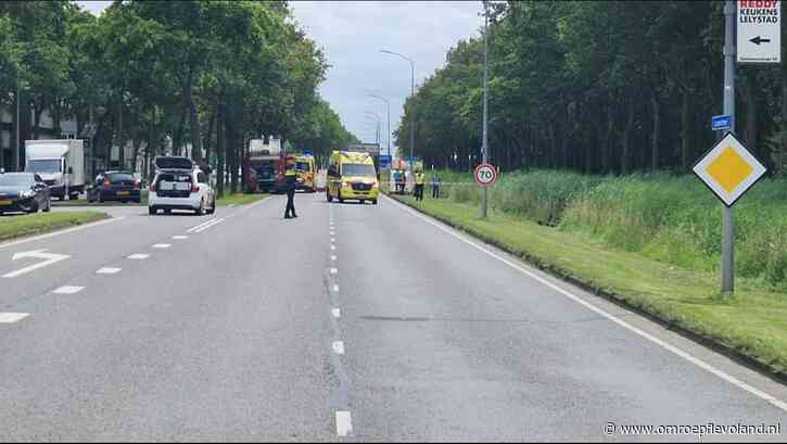 Lelystad - Motorrijder verongelukt bij aanrijding met vrachtwagen
