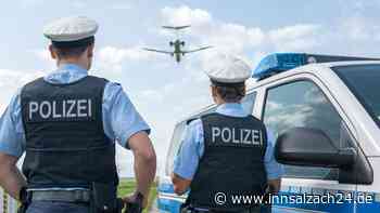 Vor allen anderen Passagieren: „Liebestolles“ Pärchen treibt es im Flieger nach München