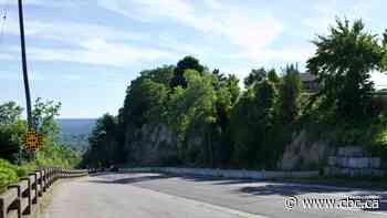 Driver who hit cyclist in Dundas charged with improper passing, Hamilton police say