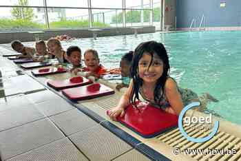 Kleuters Atheneeke genieten van laatste zwemles van het schooljaar