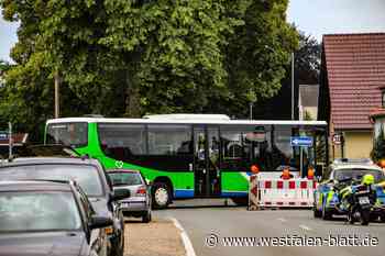 Abbiegemanöver in Bünde geht schief: Bus blockiert Einbahnstraße