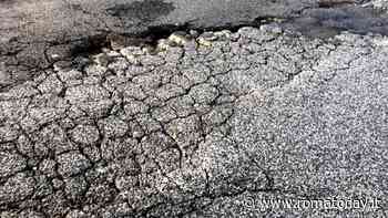 Via di Trigoria colabrodo e pericolosa, i lavori slittano ancora. Ecco i motivi