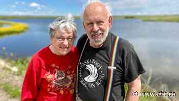 This couple rescues ducklings that hatch around Saskatoon