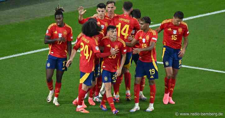 Spanien nach Gala im Achtelfinale – Italien enttäuscht