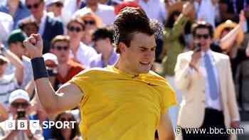 Draper beats defending champion Alcaraz at Queen's