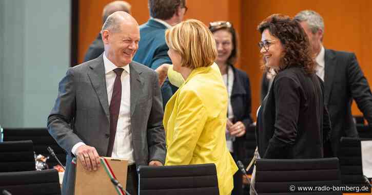 Bundesregierung prüft Asylverfahren in Drittstaaten weiter