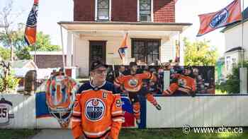 Oilers fan decorates yard with life-size McDavid, Draisaitl paintings