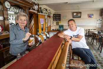 Simone (77) tapt na 50 jaar laatste pint in café Bij Polleke: “Maand wakker gelegen van de beslissing”