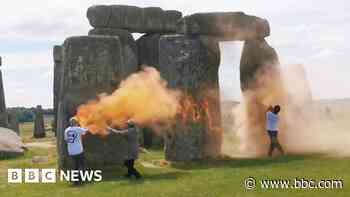 Stonehenge covered in powder paint by Just Stop Oil