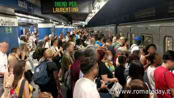 Caldo asfissiante e treno rotto, la Metro B diventa un inferno