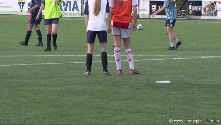 Lelystad - Voetbalclubs Batavia '90 en Unicum zien niks in plan om te trainen bij concurrentie: "Absurd voorstel"