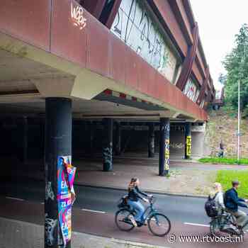 Rijkswaterstaat herstelt waterafvoer viaducten A28: hele zomer verkeershinder in Zwolle