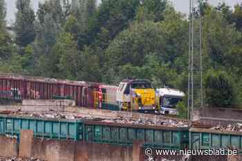 Vrachtwagen botst met goederentrein in haven Genk
