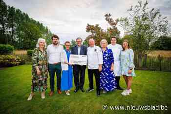 Restaurant Eyckerhof en gemeente Puurs-Sint-Amands overhandigen 7.500 euro aan Vlaamse Alzheimer Liga
