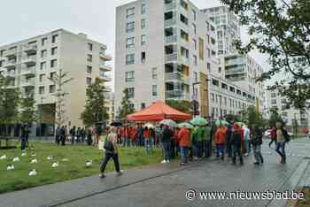 45 helmen voor 45 dode bouwvakkers: emotionele herdenking van instorting school Nieuw Zuid