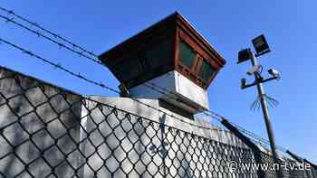 Seit Jahrzehnten im Gefängnis: Doppelmörder in Berlin flieht bei Haftausgang