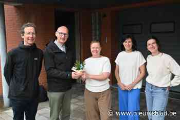 Wevelgem zet 280 mantelzorgers in de bloemetjes: “Leuke attentie, want het is echt een fulltime job”