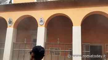 Incendio a Monteverde, fiamme in una parrocchia: evacuati parroco e fedeli