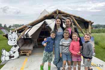 Actrice Jasmijn Van Hoof overnacht als eerste op nieuwe boerenglamping in haar dorp