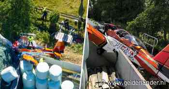 Vliegtuigje dat neerstort blijkt ‘homemade’ bouwpakket: jarenlange droom van it’er eindigt tussen de hooibalen