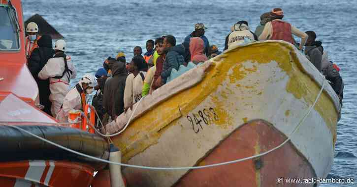 Kreuzfahrtschiff rettet vor Kanaren fast 70 Migranten