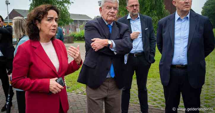 Burgemeesters bezoeken geplaagde Ter Apel: ‘Wij staan klaar voor asielzoekers, ook zonder spreidingswet’