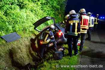 Frau muss nach Unfall durch die Heckklappe befreit werden