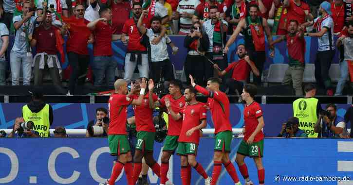 Kurioses türkisches Eigentor hilft: Portugal im Achtelfinale