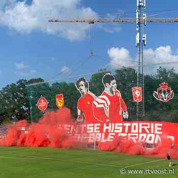 VIDEO | Meerdere zwaargewonden bij oefenduel FC Twente door neergestort megaspandoek