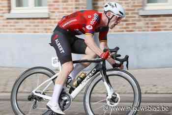 Stijn De Bock eert zijn overleden moeder in Zerkegem