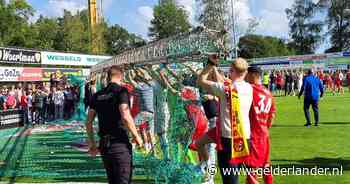 Zware stellage valt naar beneden bij duel FC Twente: 10 gewonden, waarvan 2 zwaargewond