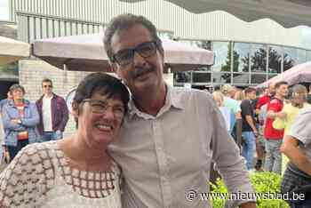 Klanten nemen massaal afscheid van Betty en Peter van Sportcafé Het Loo: “Bedankt om af en toe een kotske op te kuisen”