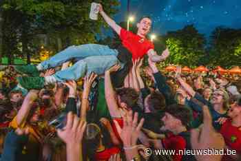 Volgelopen Dageraadplaats mag eindelijk eens ontploffen: “Het hele land moet zich nu achter de Rode Duivels scharen”