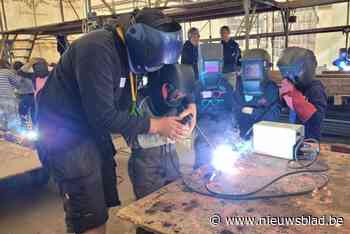 Ruim veertig zeven- tot dertienjarigen leren corsowagens lassen: “Rustig blijven en geen bang hebben”
