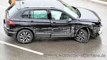 Aquaplaning: Autofahrerin kracht in Leitplanke