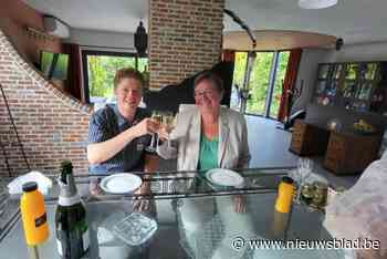 Lindger (19) trakteert leerkracht Ilse op ontbijt omdat hij dankzij haar volwassenenonderwijs ontdekte: “Zo kan ik toch nog voortstuderen”